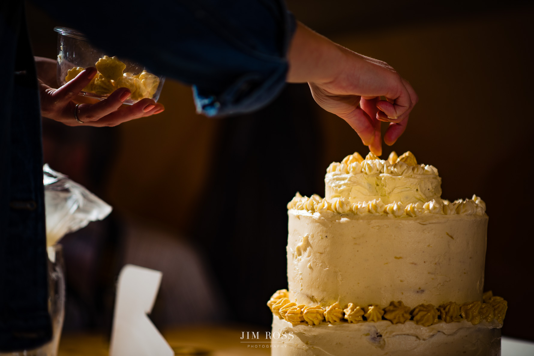 finishing touches to homemade wedding cake